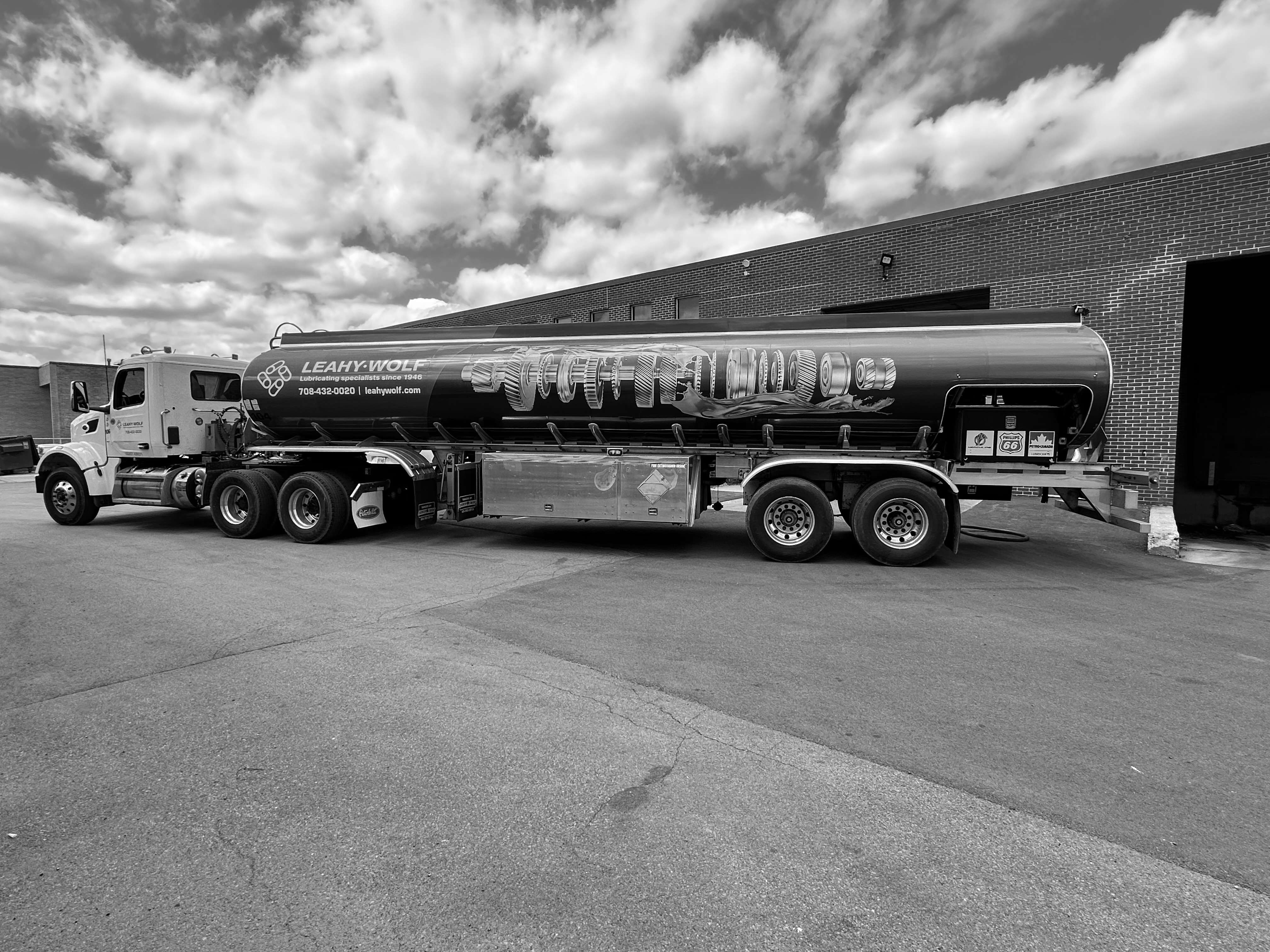 Leahy-Wolf bulk tanker truck